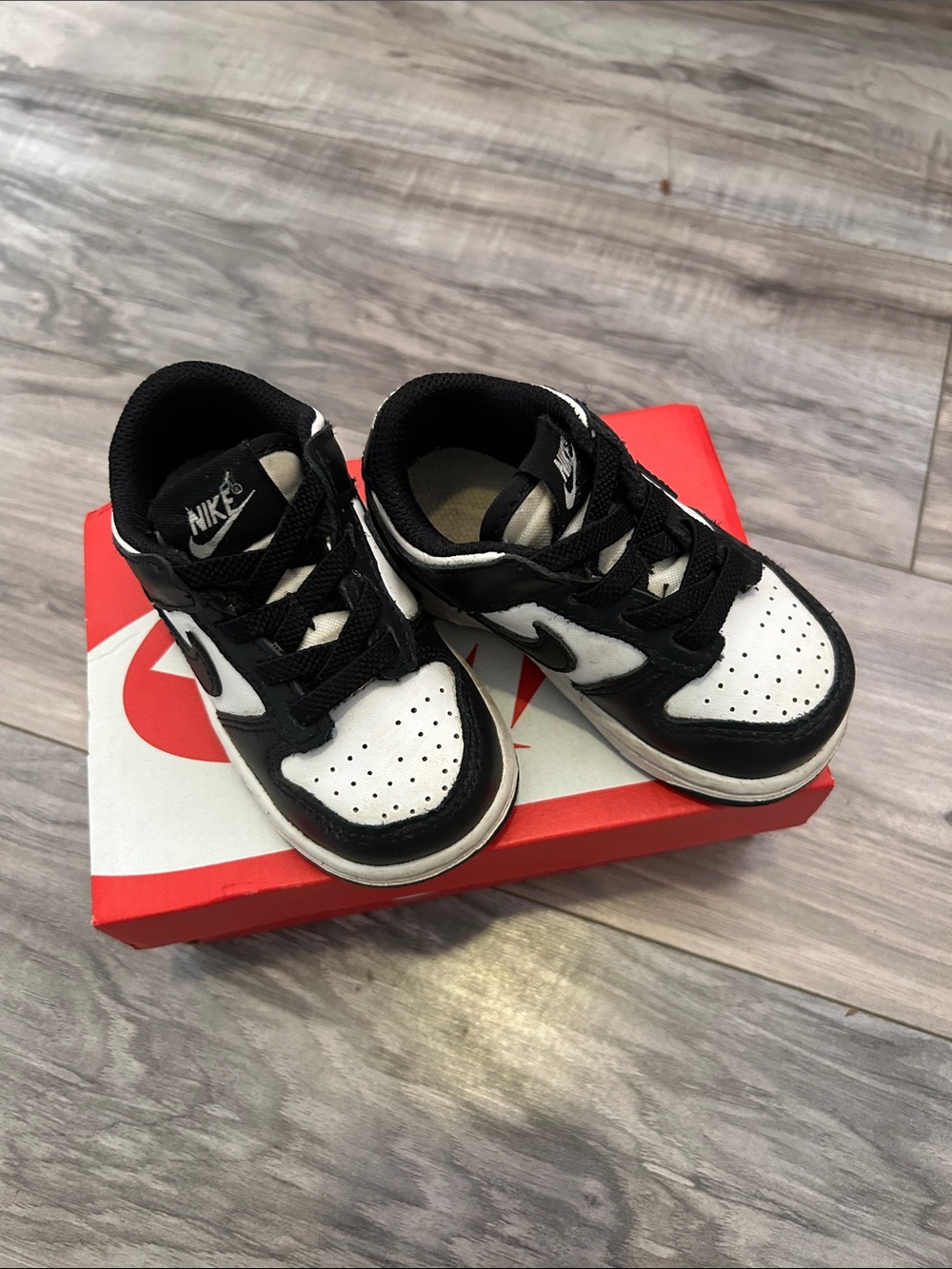 Nike Kids Black and White Low-Top Sneakers size 5 Toddler